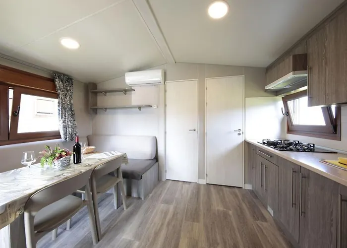 Confort Avec Terrasse - 5 Personnes, 2 - Api-1-52-1819