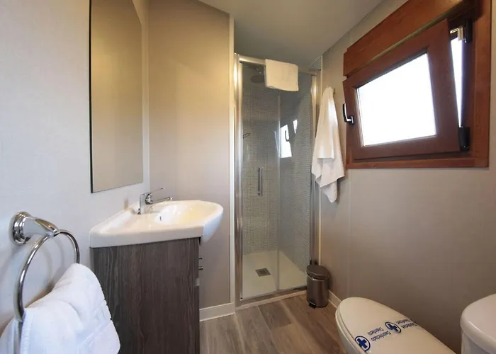 Confort Avec Terrasse - 5 Personnes, 2 - Api-1-52-1819 *