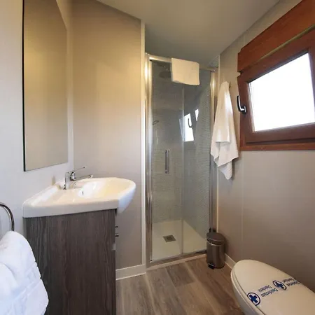 Confort Avec Terrasse - 5 Personnes, 2 - Api-1-52-1819 *