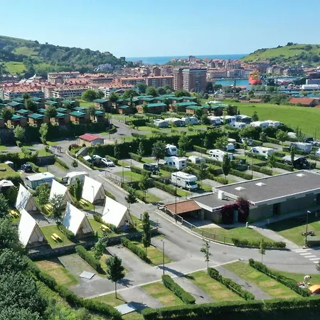 Campingplatz Confort Avec Terrasse - 5 Personnes, 2 - Api-1-52-1819 *
