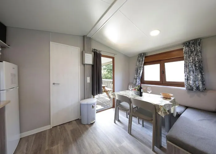 Confort Avec Terrasse - 5 Personnes, 2 - Api-1-52-1819 Camping Zumaia